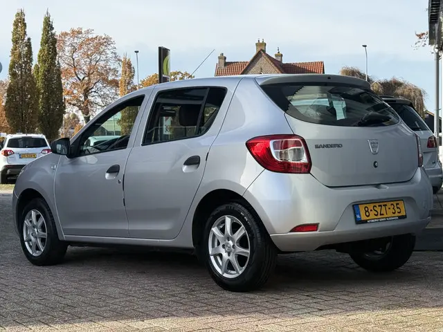 Dacia Sandero 0.9 TCe Lauréate. | AIRCO | HOGE INSTAP | LICHTMETAAL |