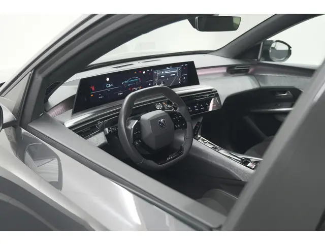 Peugeot 3008 1.2 Hybrid 136 GT | Panoramdak | 360 Camera | Stoelverwarming | Elektrische Kofferklep...