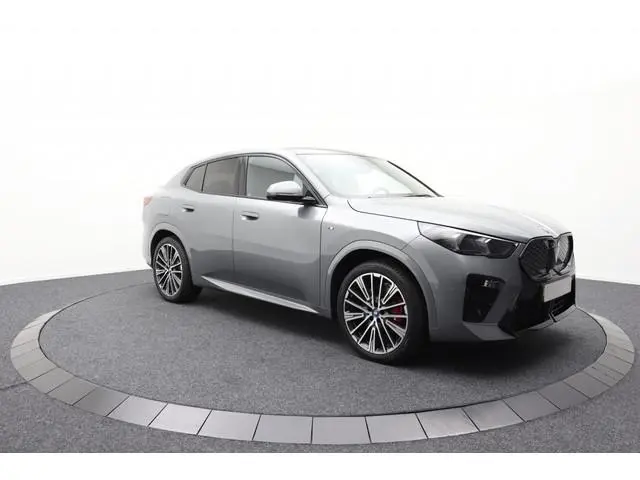 BMW iX2 xDrive30 65kWh | M-Sport | Harman-Kardon | Pano | 313PK!