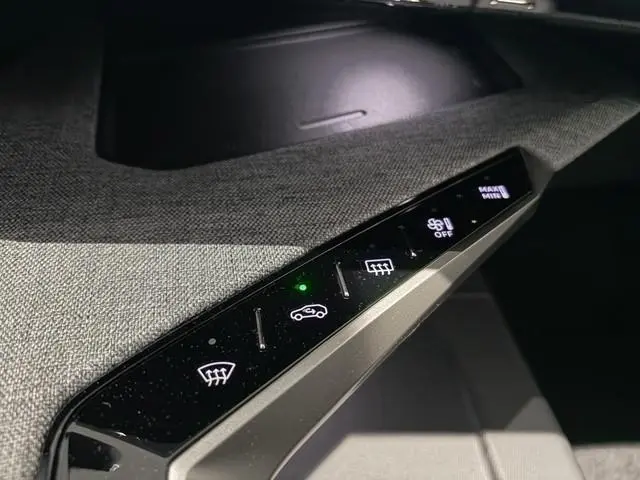 Peugeot e-5008