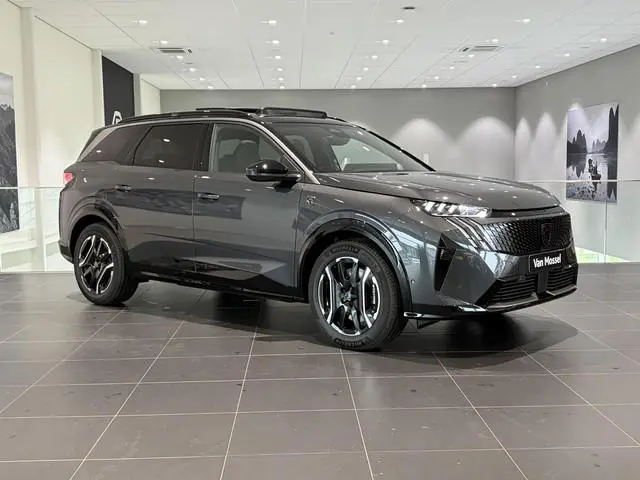 Peugeot e-5008