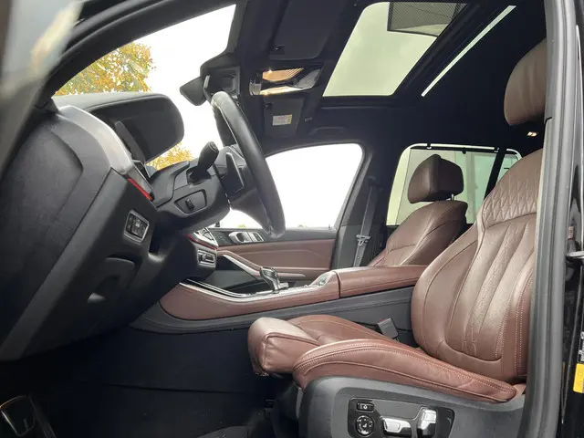 BMW X5 xDrive45e M Sport Schuifdak | Kristallen Pook | Massage Stoelen | Luchtvering | Adapt. Cruise...