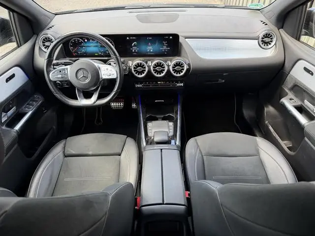 Mercedes-Benz B-klasse 250 e AMG Line 18''/Dodehoek/Camera/Keyless/Sfeerverlichting/DAB/PDC v+a/Stoe...