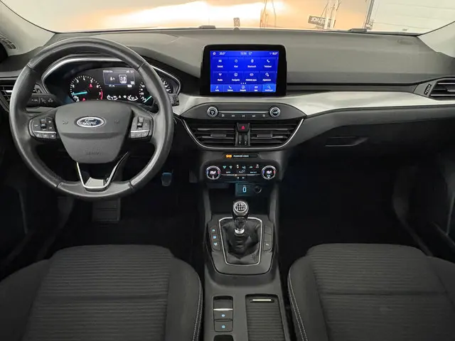 Ford Focus Wagon 1.0 EcoBoost Titanium Business | TREKHAAK | CARPLAY | CLIMA |