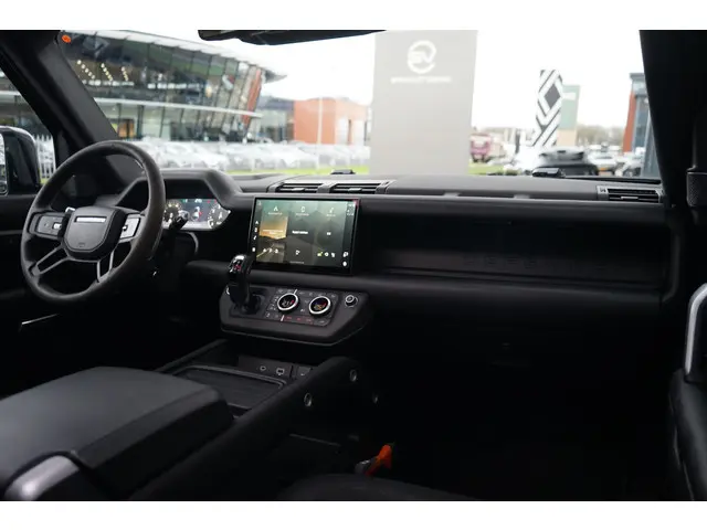 Land Rover Defender 110 5.0 P525 110 V8 | 1ste Eigenaar | Elektrische Trekhaak | Head-up Display |