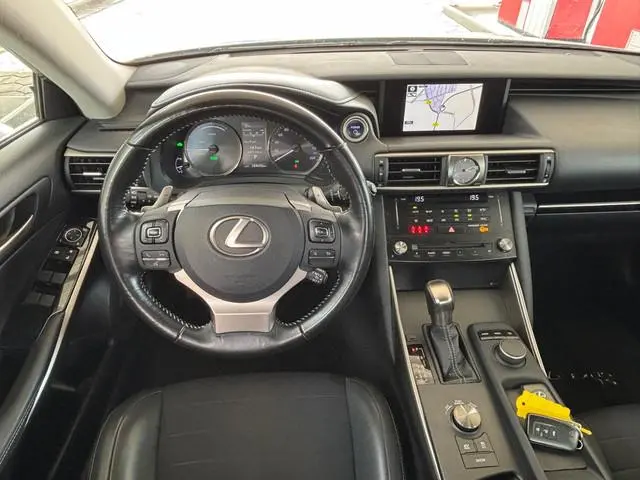 Lexus IS