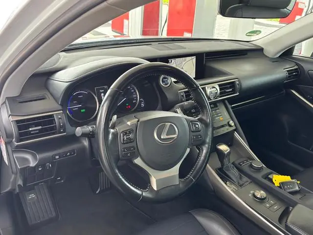 Lexus IS