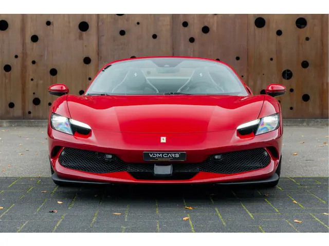 Ferrari 296 GTS 3.0 V6 | 1e Eigenaar | ACC | CarPlay | AFS | MyFerrari Connect | Daytona |