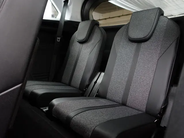 Peugeot 5008 1.2 PureTech GT Line Aut- 7 Pers, CarPlay, Sfeerverlichting, Xenon Led, Ada Cruise, Key...