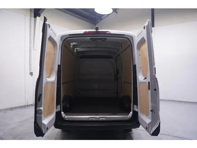 Maxus Deliver9