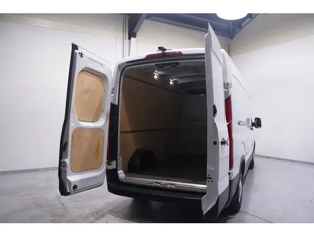 Maxus Deliver9