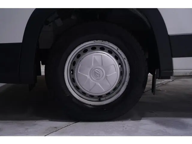 Maxus Deliver9