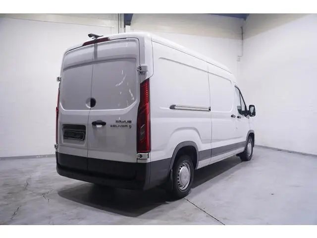 Maxus Deliver9