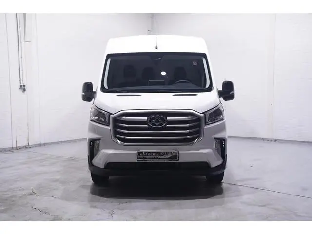 Maxus Deliver9