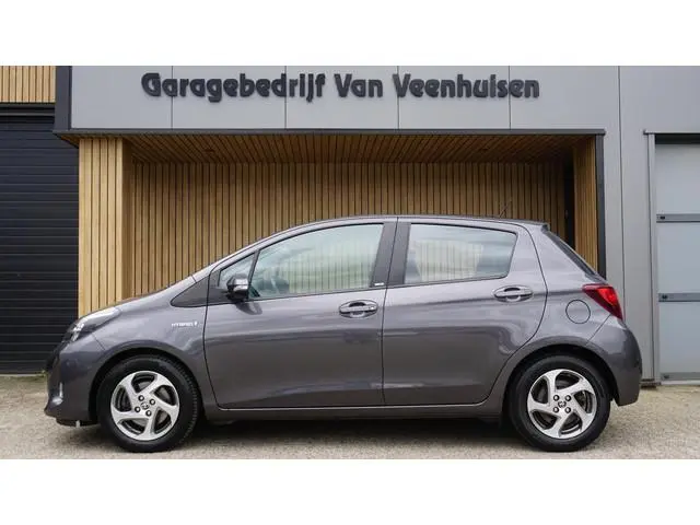 Toyota Yaris 1.5 101pk Hybrid Edition S Navi A-Camera Cruise Control Keyless 15inch LM Clima *Dealer...