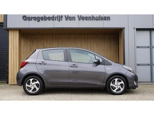 Toyota Yaris 1.5 101pk Hybrid Edition S Navi A-Camera Cruise Control Keyless 15inch LM Clima *Dealer...
