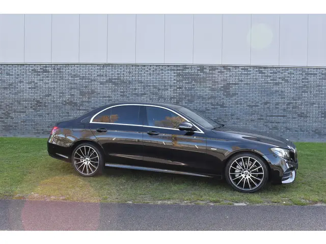 Mercedes-Benz E-klasse 200 Business Solution AMG Autmaat Leder Navigatie