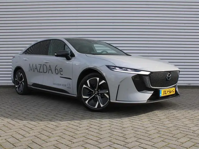 Mazda 6e Takumi Long Range 80 kWh | Stuur-/stoelverwarming + ventilatie | 360 camera | Pano dak | Zw...