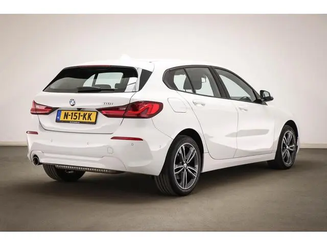 BMW 1-serie 118i Business Edition | PARKING PACK | DAB | APPLE | NAVI | CAMERA | 17"