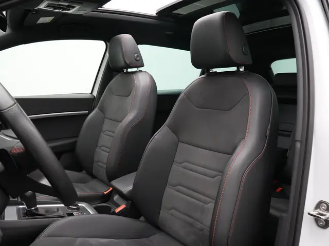 SEAT Ateca 1.5 TSI 150 pk DSG FR Business Intense | Panoramadak | Trekhaak | Geheugenstoel | 360 Cam...