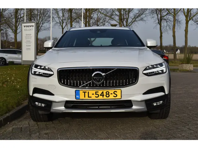 Volvo V90 Cross Country T5 250PK AWD Automaat Pro | Carplay | Panodak | BLIS | 360 Camera | ACC | Ke...