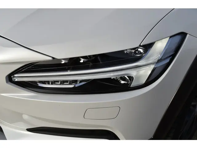 Volvo V90 Cross Country T5 250PK AWD Automaat Pro | Carplay | Panodak | BLIS | 360 Camera | ACC | Ke...