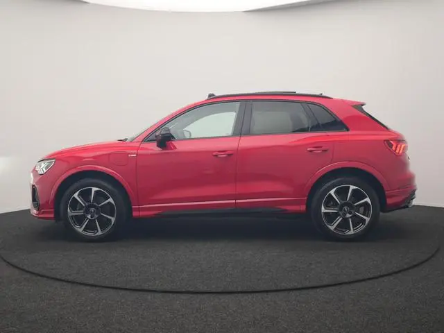 Audi Q3 45 TFSI e 2x S Line PHEV 245pk Dealer O.H. | Trekhaak Af Fabriek | Panodak | Adaptive Cruise...