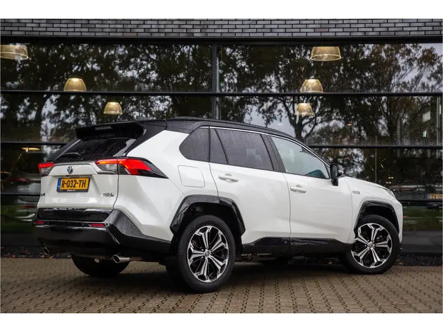 Toyota RAV4 2.5 Plug-in Hybrid AWD Bi-Tone Plus , JBL-soundsysteem, Stuurverwarming, Stoelverkoeling/verwarming, 360-camera