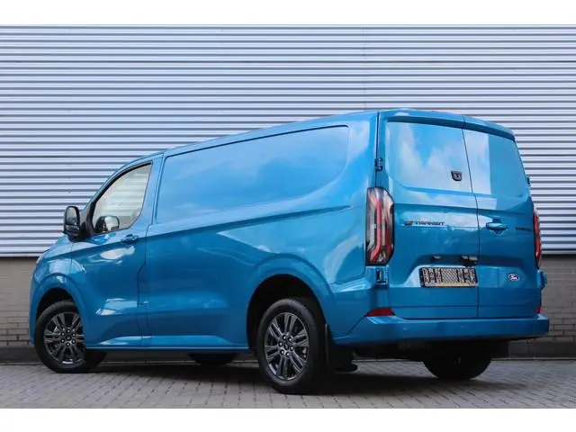 Ford E-Transit Custom 320 L2H1 Limited 65 kWh | Adaptieve Cruise | BLIS | Elektr. Schuifdeur | Winte...
