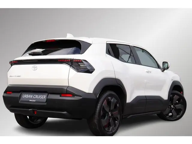 Toyota Urban Cruiser Executive 61 kWh, JBL, 360 Camera, € 3.000 Inruil Voordeel ! Adaptieve cruise c...