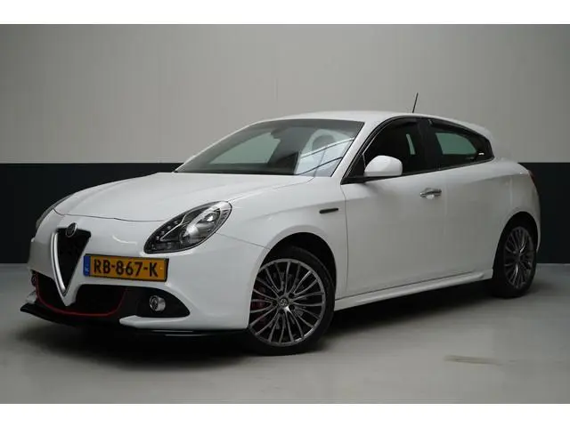 Alfa Romeo Giulietta 1.4 Turbo MultiAir Super | Leder | Stoelverwarming | Cruise control | Climate c...