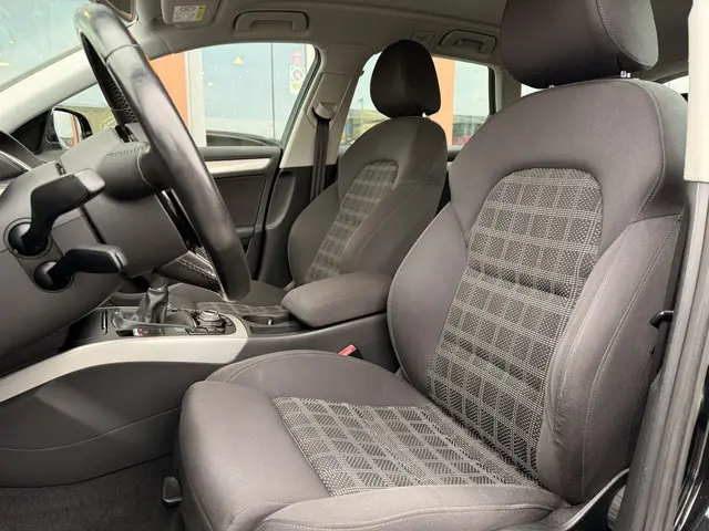 Audi A4 Avant 1.8 TFSI Pro Line S-Line | Stoelverwarming | V + A Parkeersensoren | Bluetooth | Navigatie |