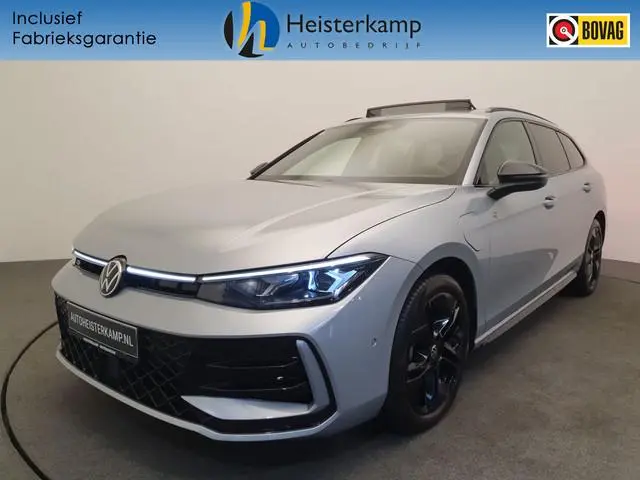Volkswagen Passat Variant 1.5 eHybrid 272pk DSG/AUT R-Line Edition Wegklapbare trekhaak, Panoramadak...