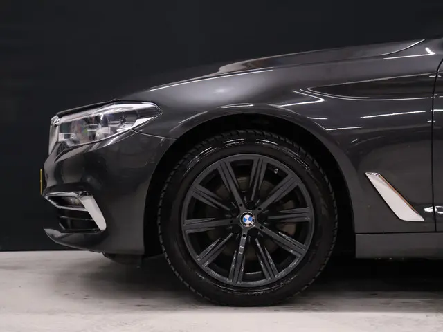 BMW 5-serie Touring 520i M Sport [CAMERA, APPLE CARPLAY, MEMORY SEATS, M STUURWIEL,TREKHAAK WEGKLAPB...