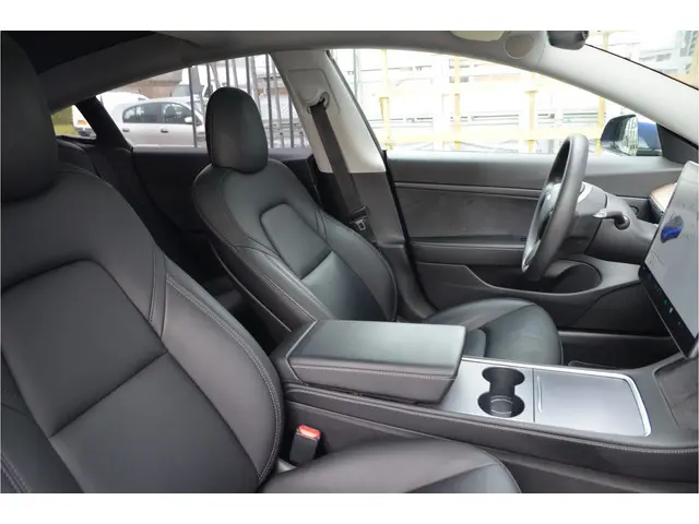 Tesla Model 3 Standard Plus RWD 60 kWh Trekhaak (1.000kg), Enhanced AutoPilot3.0+FSD (twv 7.500,-)