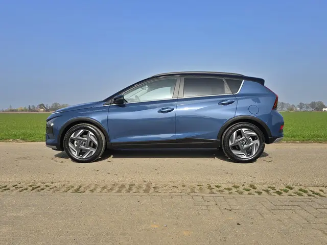 Hyundai Bayon 1.0 T-GDI Premium Sky - 100 Pk - AUTOMAAT - ParkeerCamera - Stoelverwarming - Stuurver...