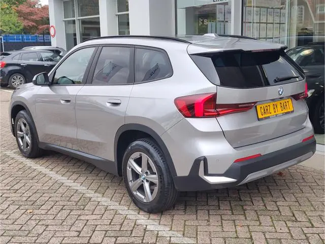 BMW X1 sDRIVE18i AUTOMAAT Leder | Winterpakket | Carplay/Android | Sportstoelen