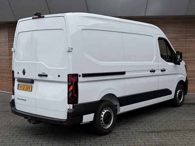 Renault Master T35 2.0 dCi 130 L2H2 Advance 2x Schuifdeuren / Navi / Clima / Camera