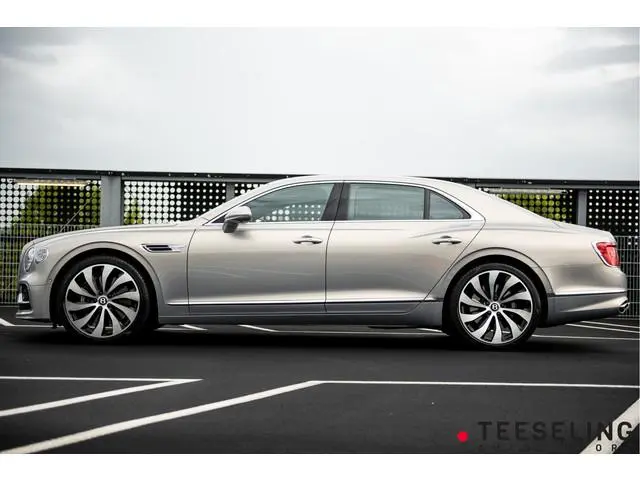 Bentley Flying Spur 4.0 V8 | Extreme Silver | Massage
