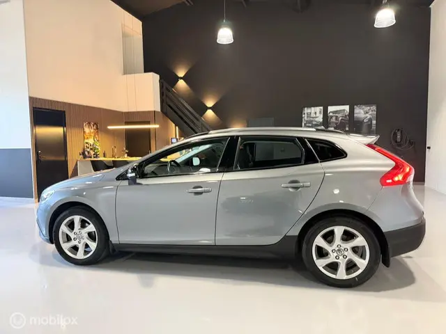 Volvo V40 Cross Country 1.6 T4 Momentum Dealer onderhouden