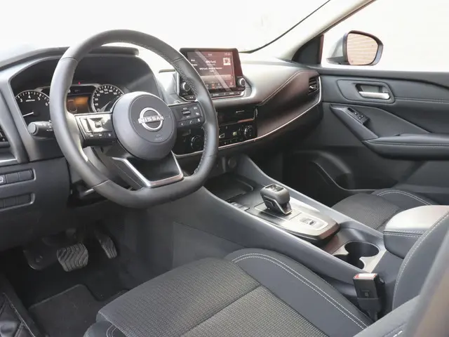 Nissan Qashqai 1.3 MHEV Xtronic Acenta Automaat Adaptive Cruise Control Camera Dab Led Verwarmde voo...