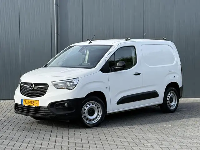 Opel Combo 1.5D 102 PK / L1H1 / 1e EIG. / TREKHAAK / BOTT INRICHTING / CAMERA / CARPLAY / AIRCO