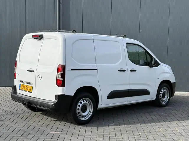 Opel Combo 1.5D 102 PK / L1H1 / 1e EIG. / TREKHAAK / BOTT INRICHTING / CAMERA / CARPLAY / AIRCO