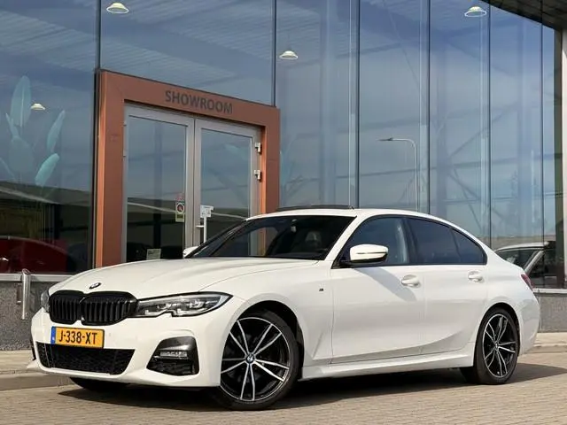 BMW 3-serie 320i High Executive Edition | Harman / Kardon | Pano | Leder | Led | Stoelverwarming | A...