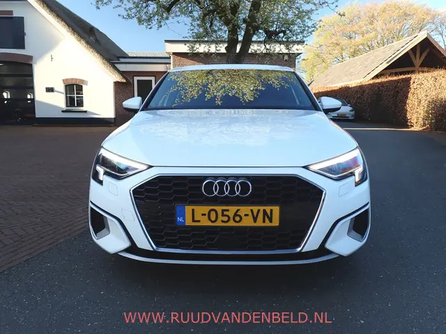 Audi A3 Sportback 30 TFSI Advanced edition CARPLAY /  LED / SPORTSTOELEN / CRUISE
