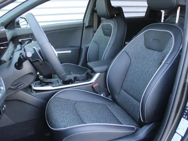 Kia K4