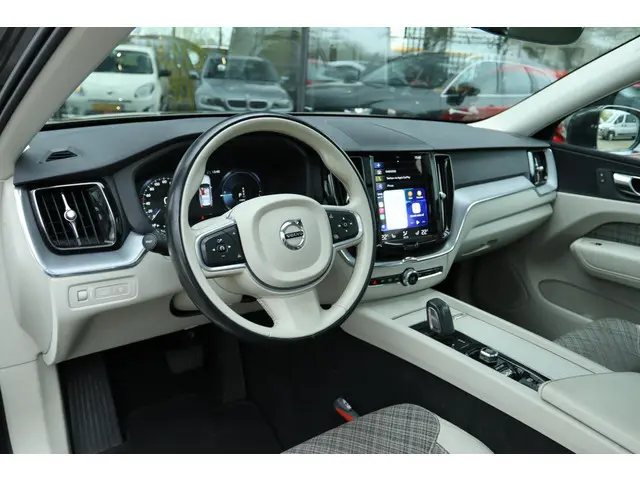 VOLVO XC60 2.0 PLUG-IN RECHARGE T6 AWD BUSINESS PRO | PANO | TREKHAAK | CARPLAY | CAMERA | ACC | HUD...