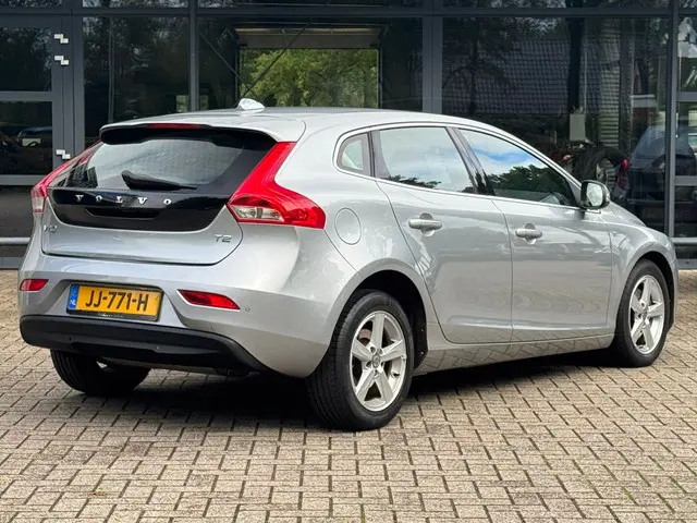 Volvo V40 2.0 T2 Momentum Xenon/Clima/Navigatie/Stoelverwarming/PDC