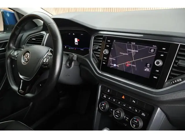 Volkswagen T-Roc 1.5 TSI 150pk DSG Sport Trekhaak Stoelverwarming Camera Keyless Stoelverwarming Nav...