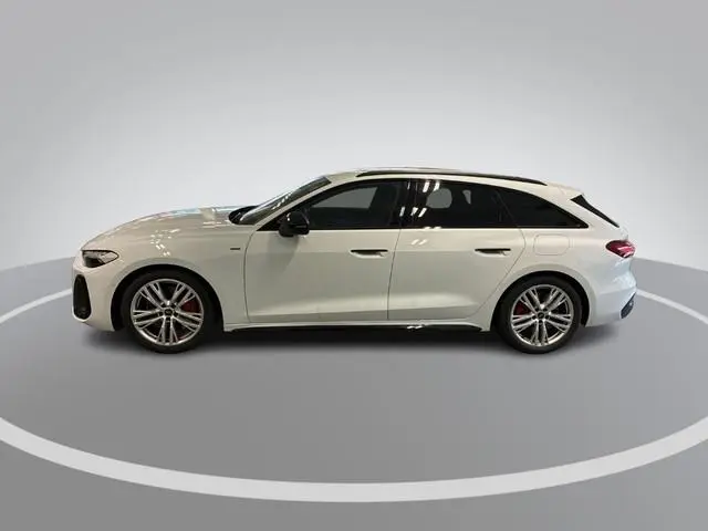 Audi A5 Avant 2.0 367pk S-tronic e-hybrid quattro S edition · 360 Camera · Wegklapbare Trekhaak · Ba...